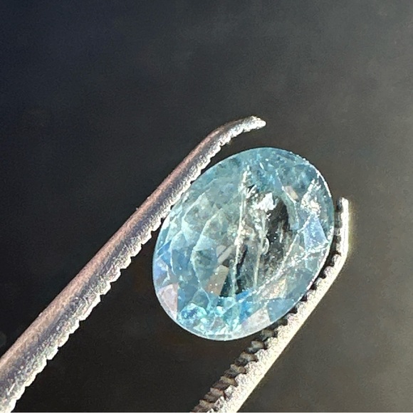 Top colour 1.95 carat natural sapphire gemstone heated - Picture 13 of 17